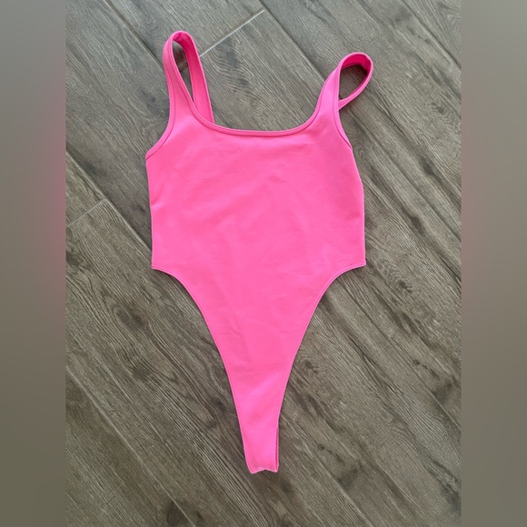 Alo Airbrush Hot Shot Bodysuit - Picture 2 of 3